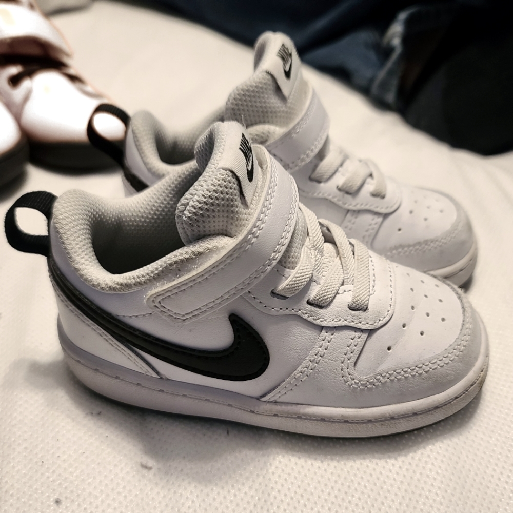 Nike Court Boroughs Low